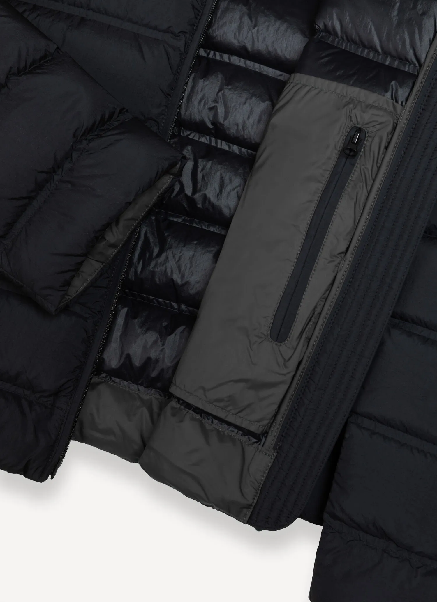 Down jacket with seamless quilting-