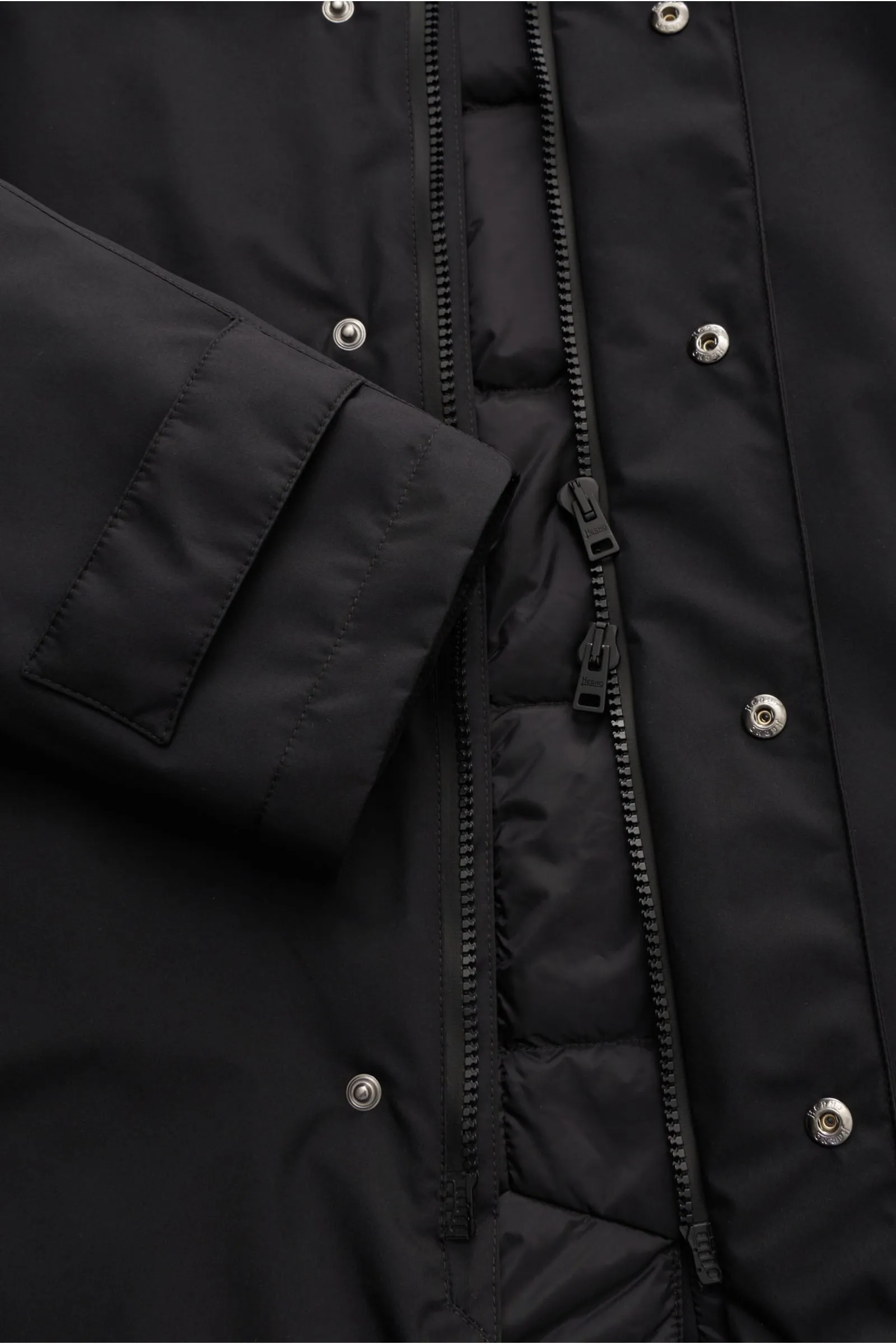 HERNO LAMINAR short down coat black