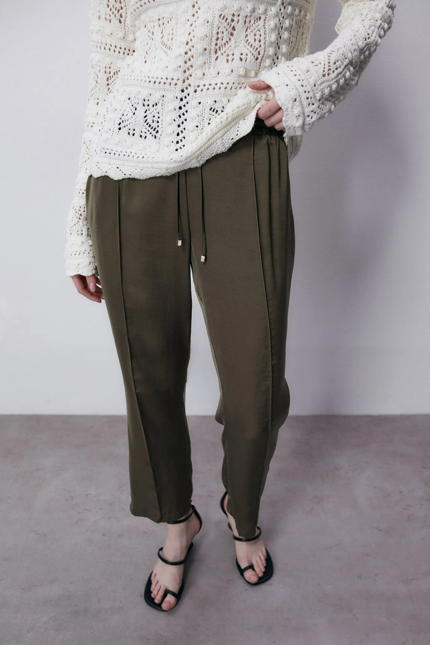 Plain loose-fit trousers