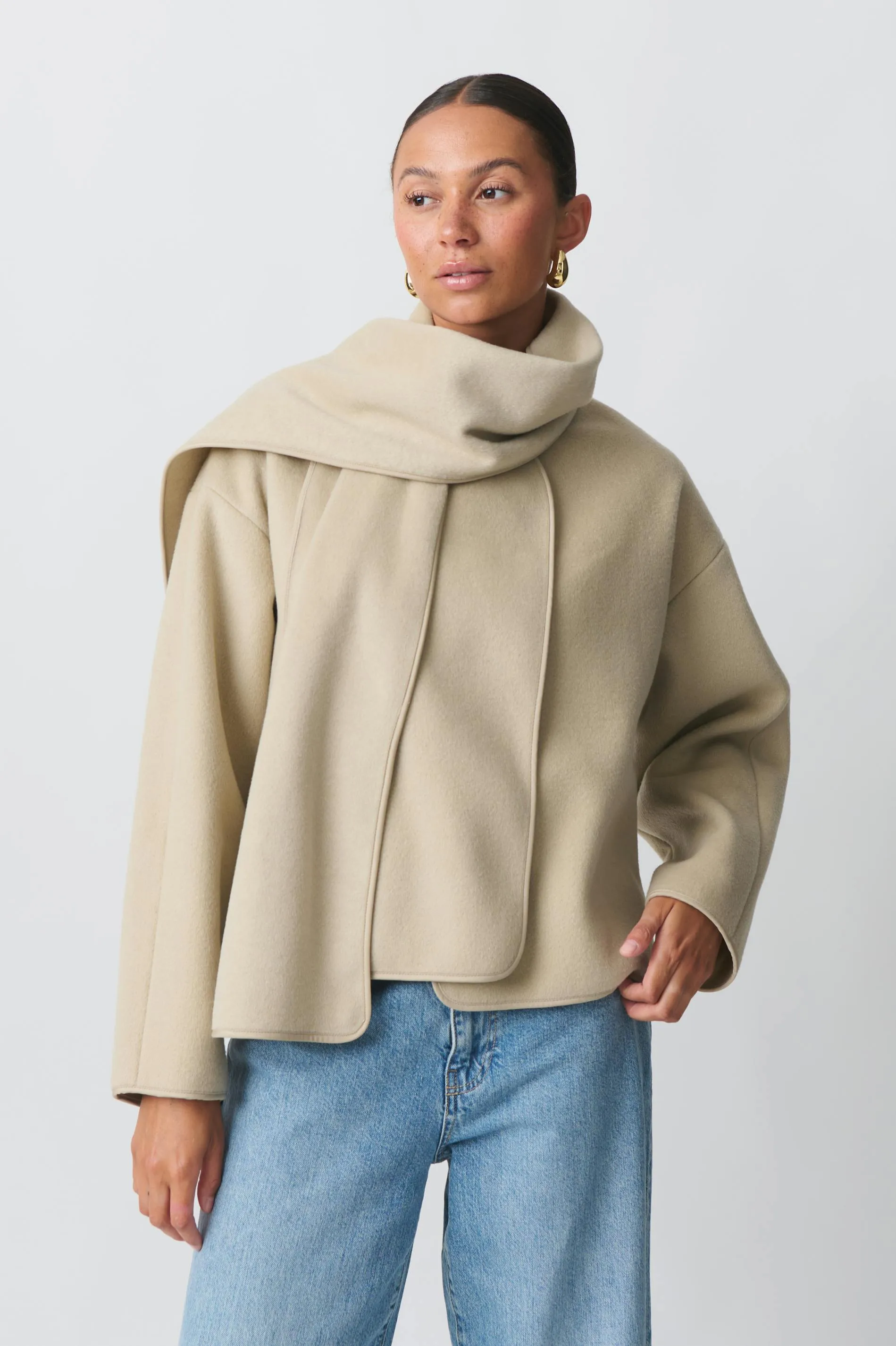 Short scarf jacket